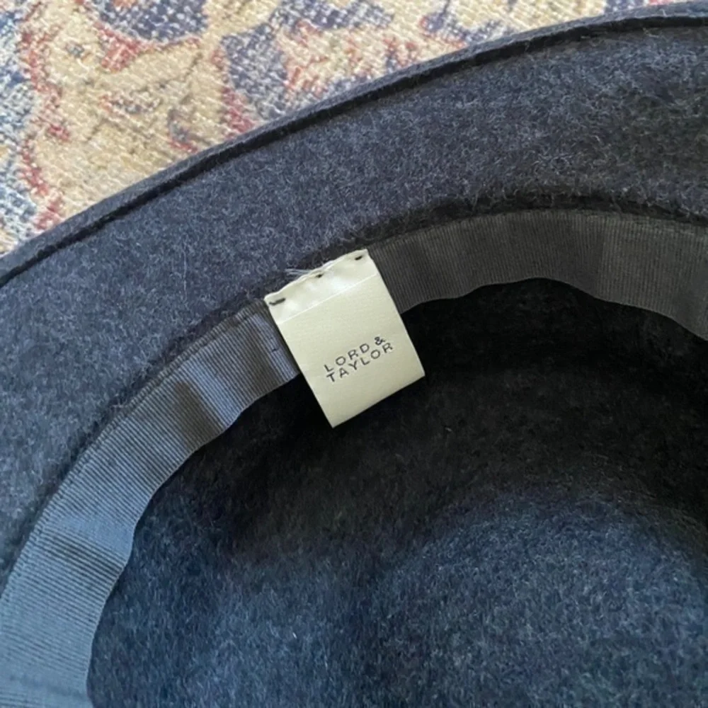 Lord & Taylor Vintage Velvet Black Bow 100% Wool‎ Gray Bucket Style Hat